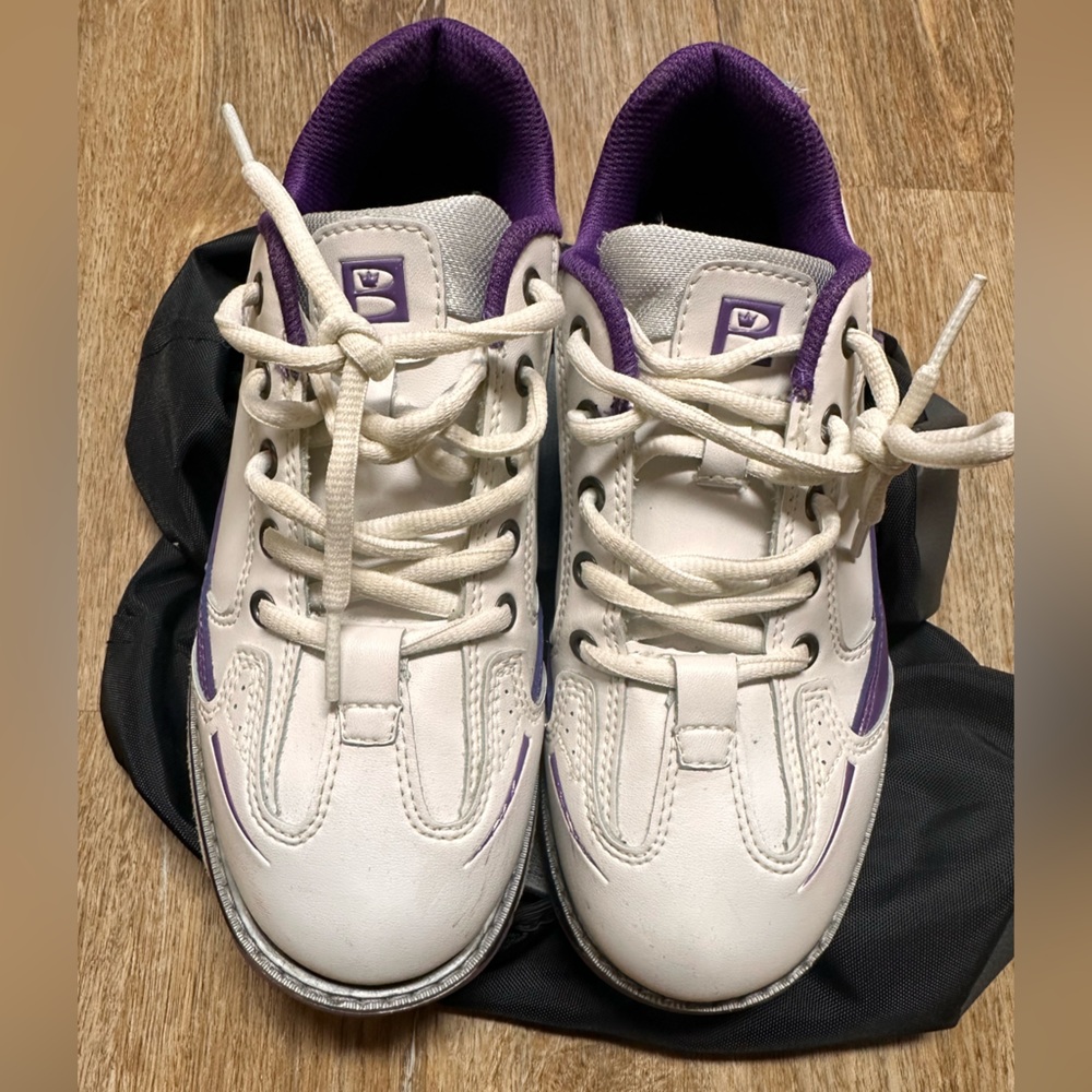 Brunswick Woman’s Bowling shoes